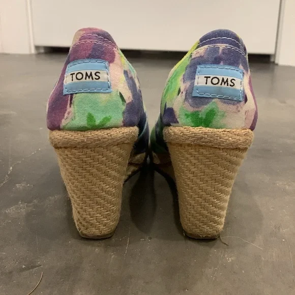 TOMS Wedge Heels - Size 7 - Picture 3 of 4